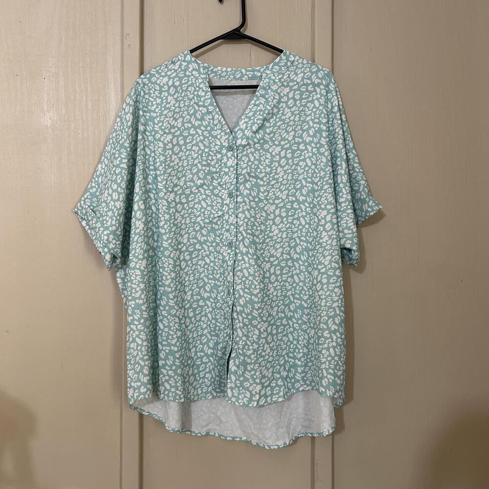 Blouse Womens 3XL Green Animal Print V Neck Short Sleeve Button High Low Tunic